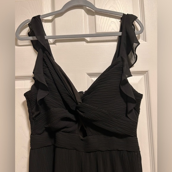 Elegant Black Jumpsuit - Picture 6 of 8